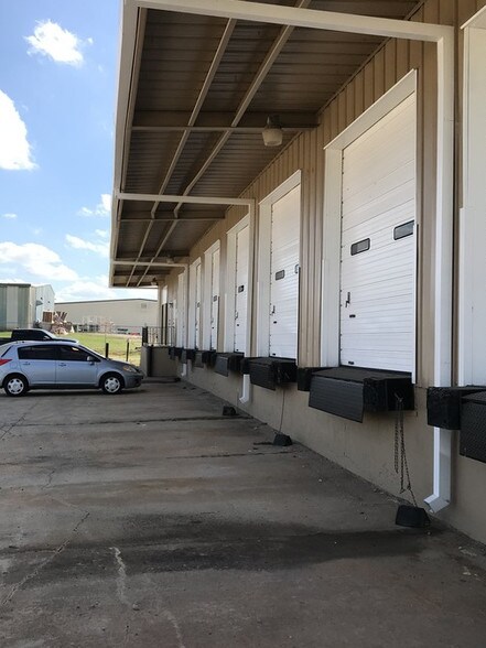 More Photos Of 3514 N Park Dr, Stillwater Truck Terminal For Sale