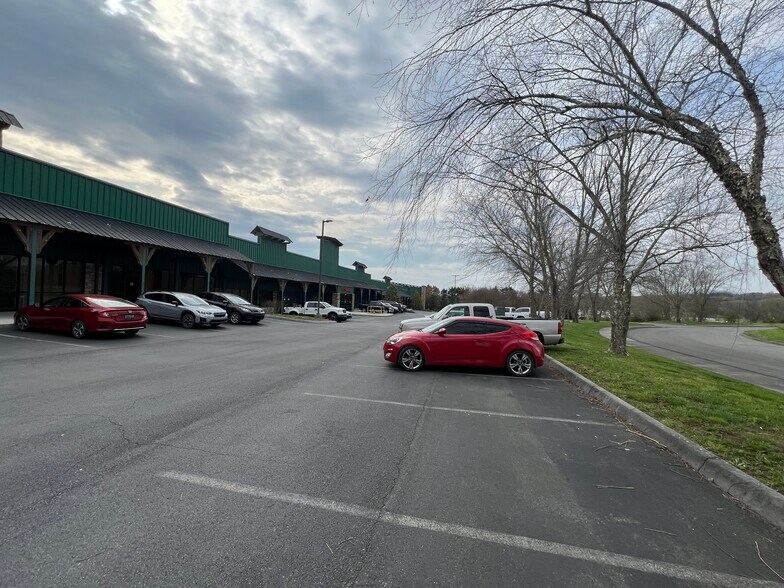 More Photos Of 2270 Two Rivers Blvd, Sevierville General Retail For Sale