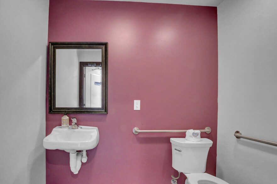 More Photos Of 596 Harman Rd, Halifax Winery Vineyard For Sale