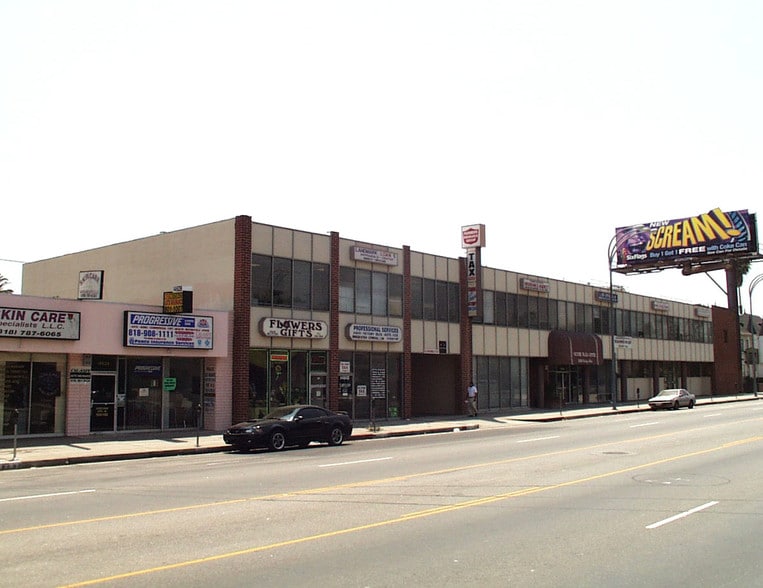More Photos Of 14640 Victory Blvd, Van Nuys Storefront Retail Office For Lease