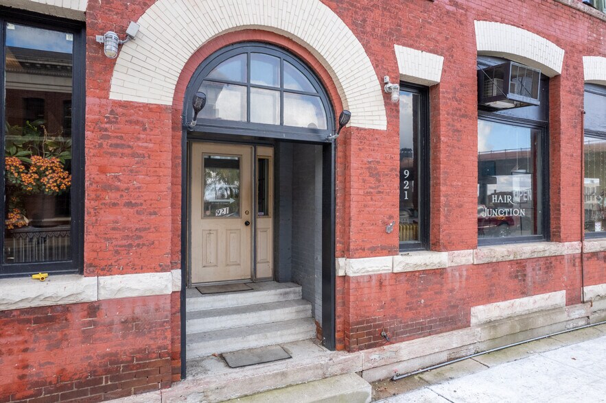 More Photos Of 923 N E St, Richmond Storefront For Sale