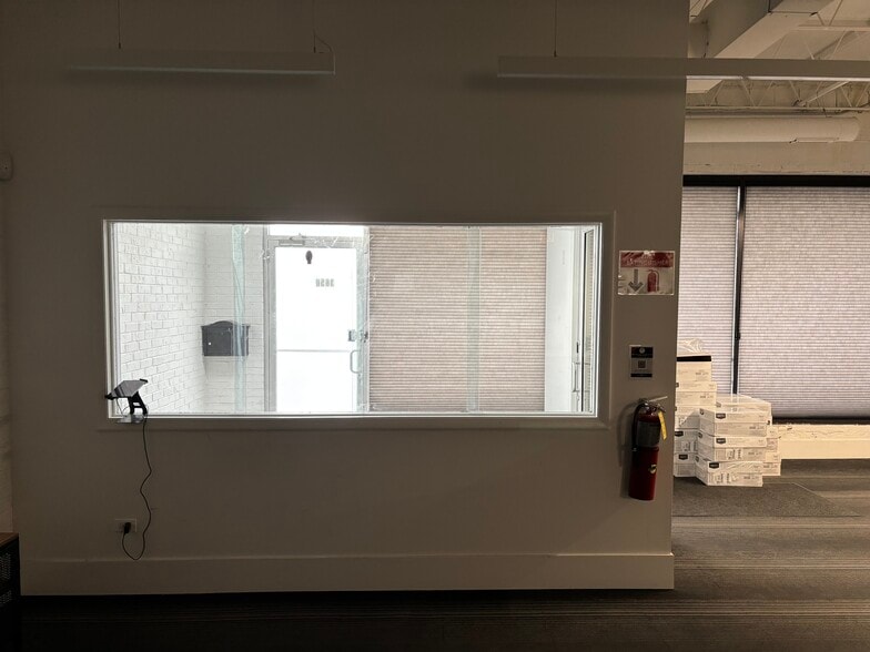 More Photos Of 3632-3652 N Cicero Ave, Chicago Showroom For Sale