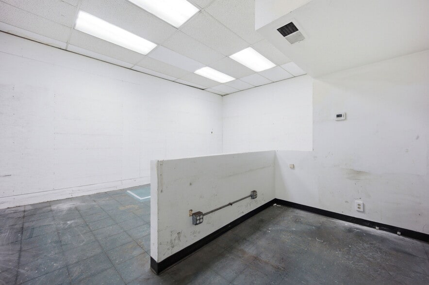 More Photos Of 2800 E Platte Ave, Colorado Springs Auto Repair For Lease