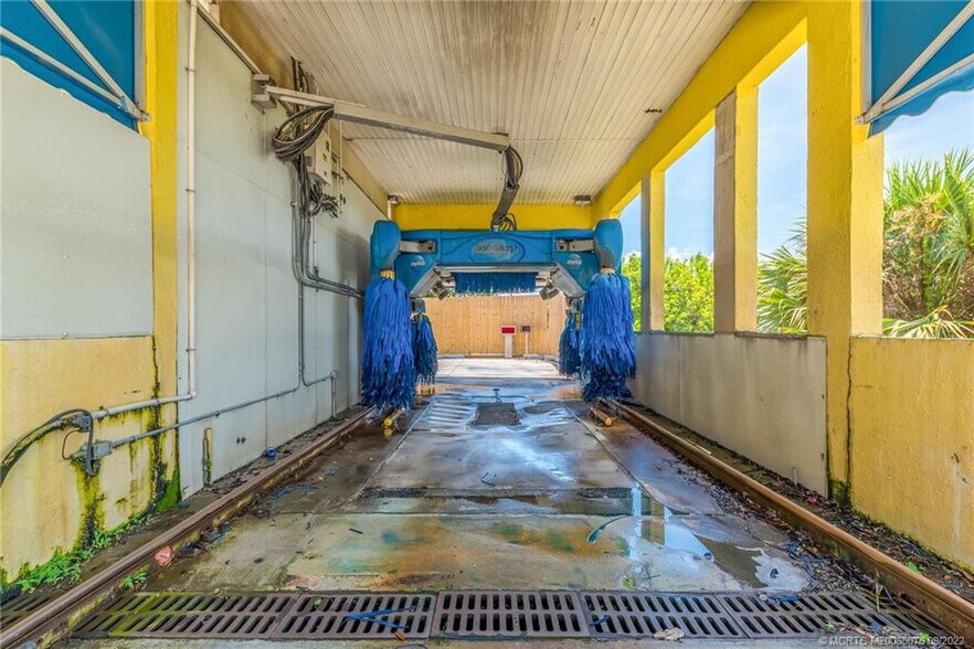 More Photos Of 1630 NE Jensen Beach Blvd, Jensen Beach Carwash For Sale