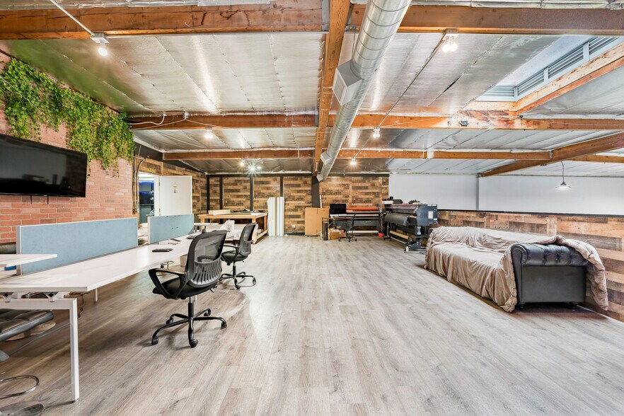 More Photos Of 23871-23899 Madison St, Torrance Showroom For Lease