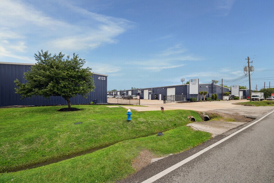 More Photos Of 4125 Hollister Rd, Houston Warehouse For Lease