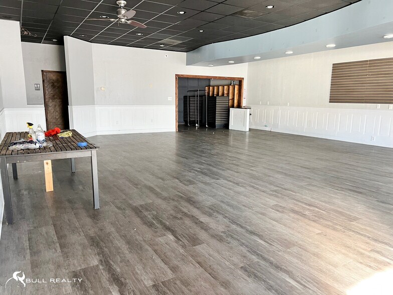 More Photos Of 923-995 Maple St, Carrollton General Retail For Lease