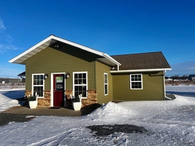 More Photos Of 208 W Cedar St, Spencer Flex For Lease