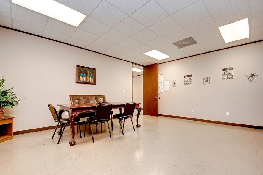 More Photos Of 7102 Glen Chase Ct, Houston Office For Sale