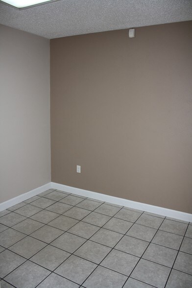 More Photos Of 4917 Maryville Rd, Granite City Office For Sale