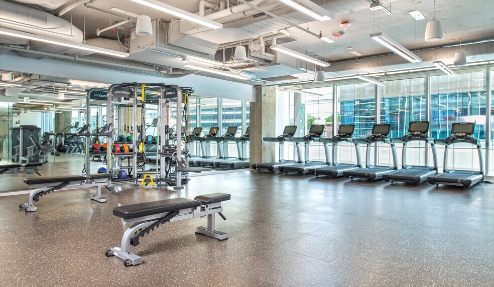 More Photos Of 1812 N Moore St, Arlington Office For Sale