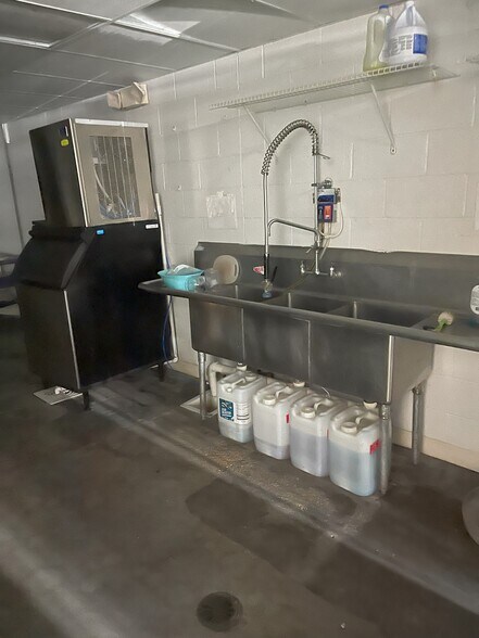 More Photos Of 3617 Perkins Rd, Baton Rouge General Retail For Sale