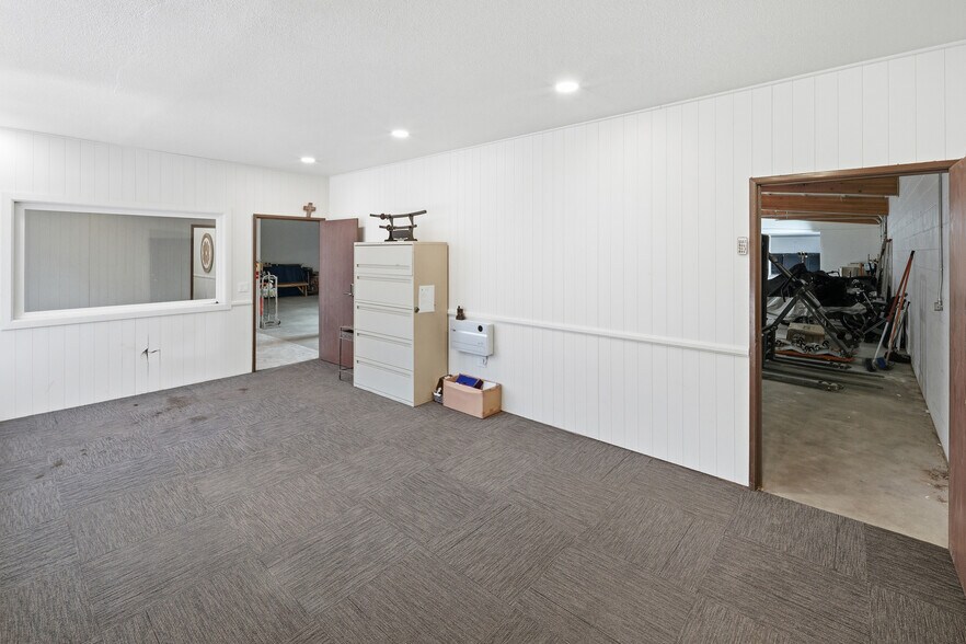 More Photos Of 735 Stocker Rd, Big Bear Lake Storefront Retail Office For Sale