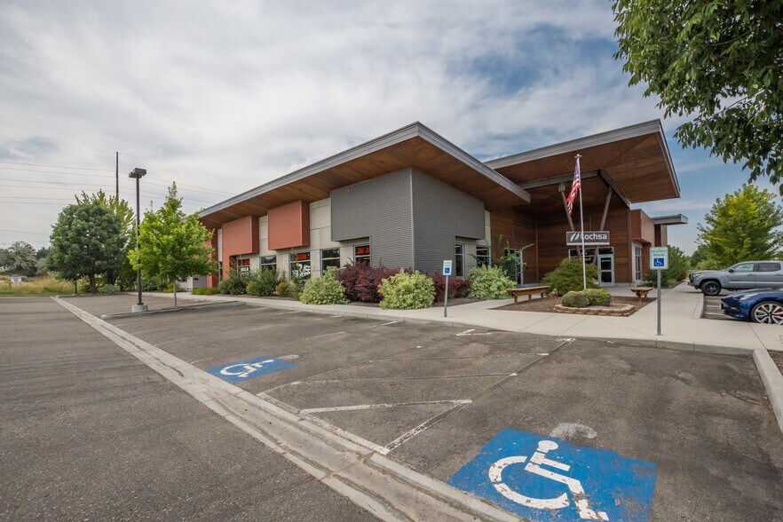 More Photos Of 201 N Maple Grove Rd, Boise Office For Lease