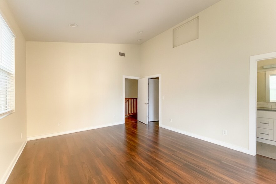 More Photos Of 6178 Aldama St, Los Angeles Apartments For Sale