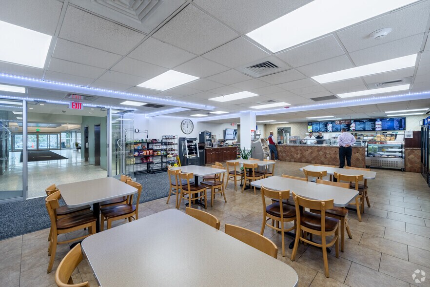 More Photos Of 3333 New Hyde Park Rd, New Hyde Park Unknown For Lease