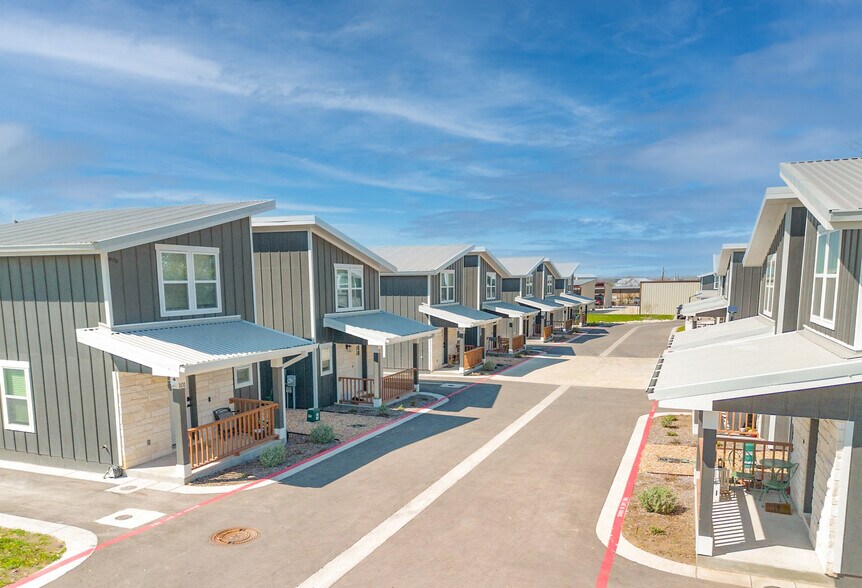 More Photos Of 20 Tate Ln, Round Rock Apartments For Sale