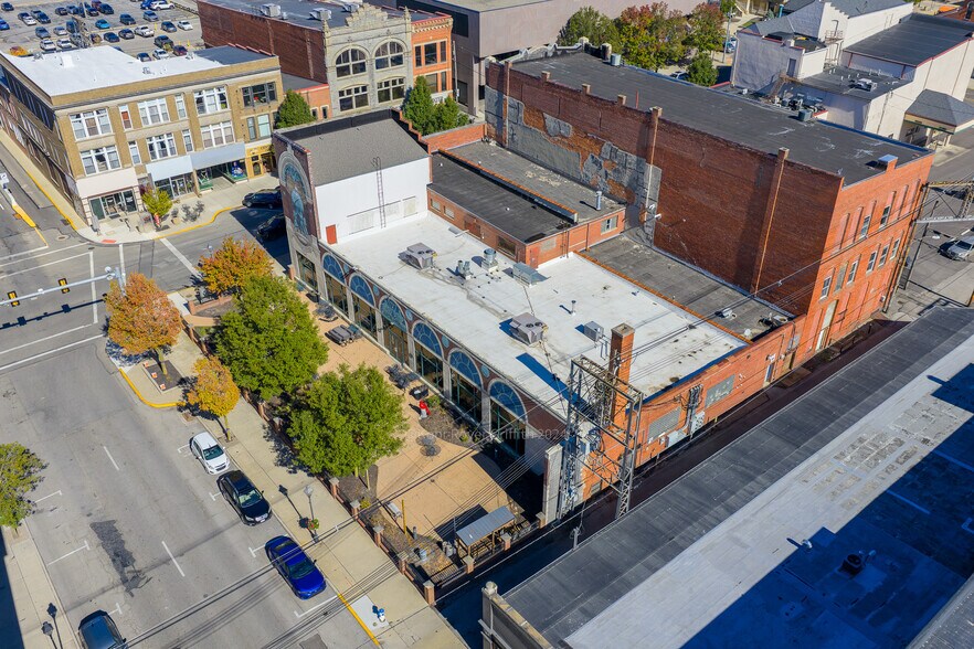 More Photos Of 143 W Center St, Marion Bar For Sale