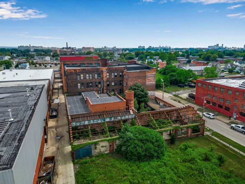 More Photos Of 203 Pratt St, Buffalo Manufacturing For Sale