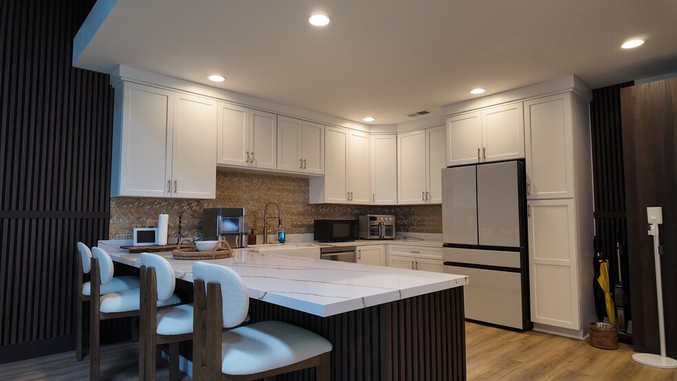 More Photos Of 2150 Newport Blvd, Costa Mesa Flex For Sale