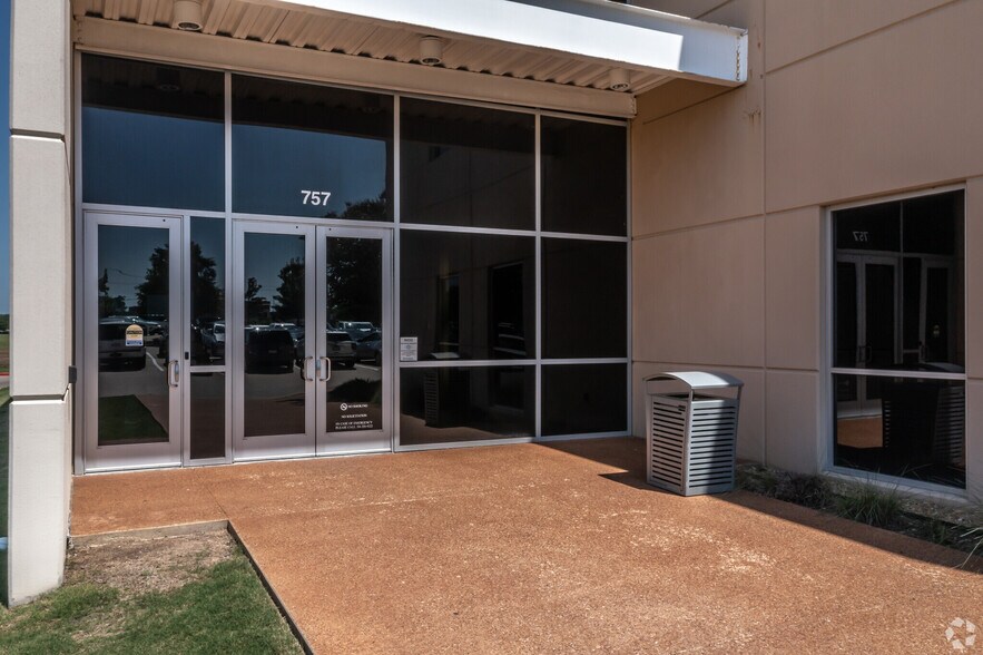 More Photos Of 763 E US Highway 80, Forney Unknown For Lease
