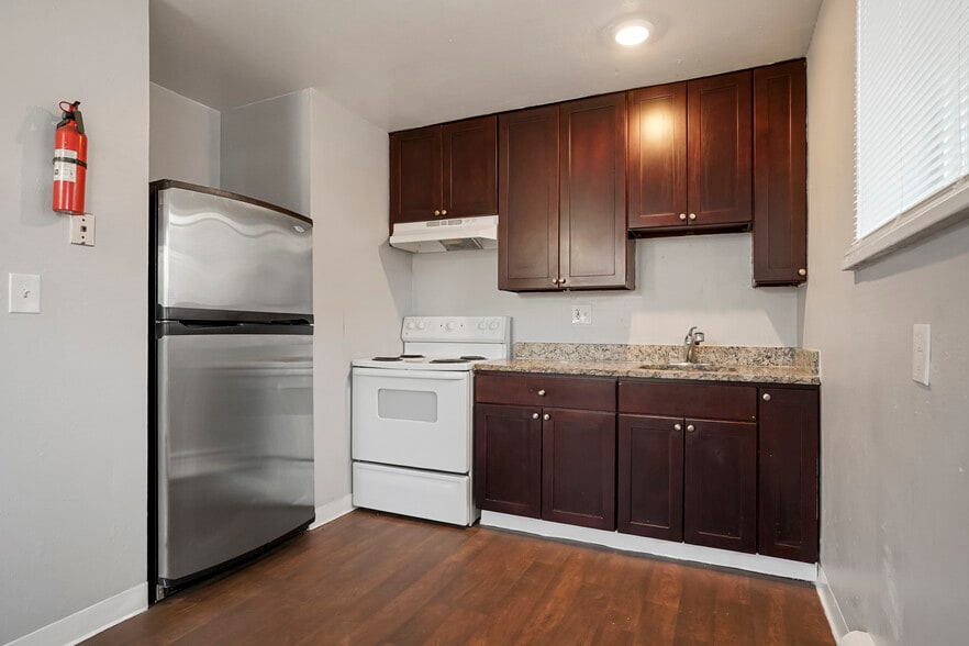 More Photos Of 1677 Geneva St, Aurora Apartments For Sale