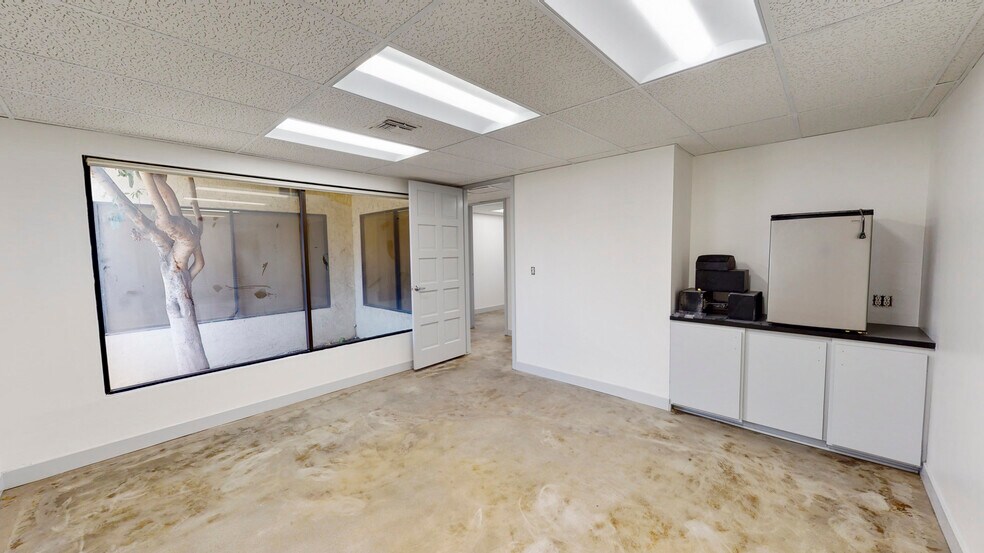 More Photos Of 4425 W Riverside Dr, Burbank Office For Lease