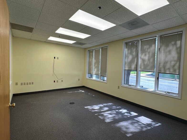 More Photos Of 305 Harrison St, Leesburg Medical For Lease