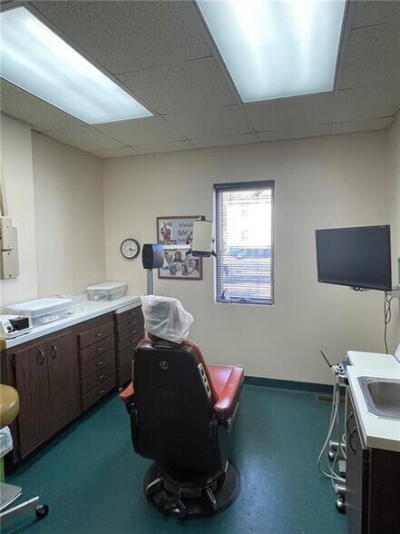 More Photos Of 400 N Chestnut St, Derry Office Residential For Sale