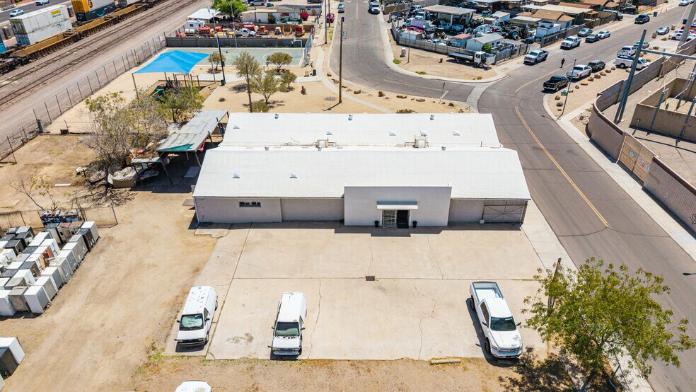 More Photos Of 5850 W Market St, Glendale Service For Sale