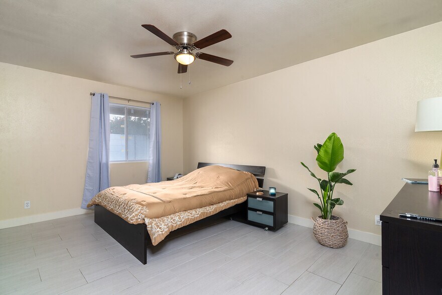 More Photos Of 528 W La Jolla Dr, Tempe Apartments For Sale