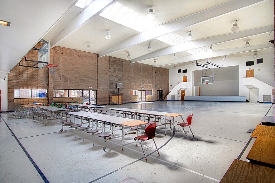 More Photos Of 2665 Clarendon Ave, Huntington Park Religious Facility For Lease