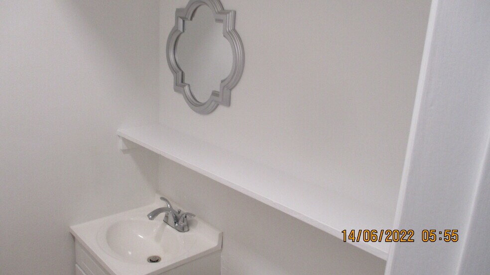 More Photos Of 225-227 Manhattan Beach Blvd, Manhattan Beach Storefront Retail Office For Lease