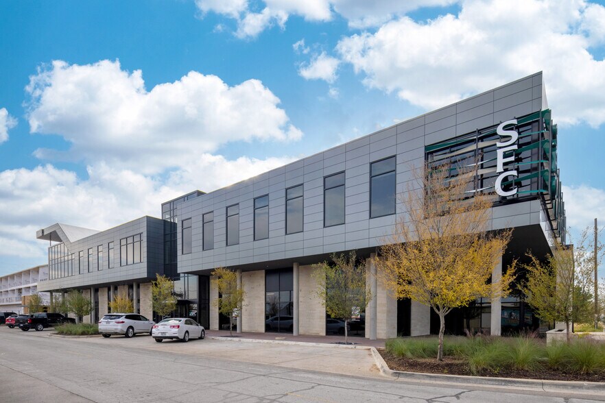 More Photos Of 200 E Front St, Arlington Restaurant For Lease