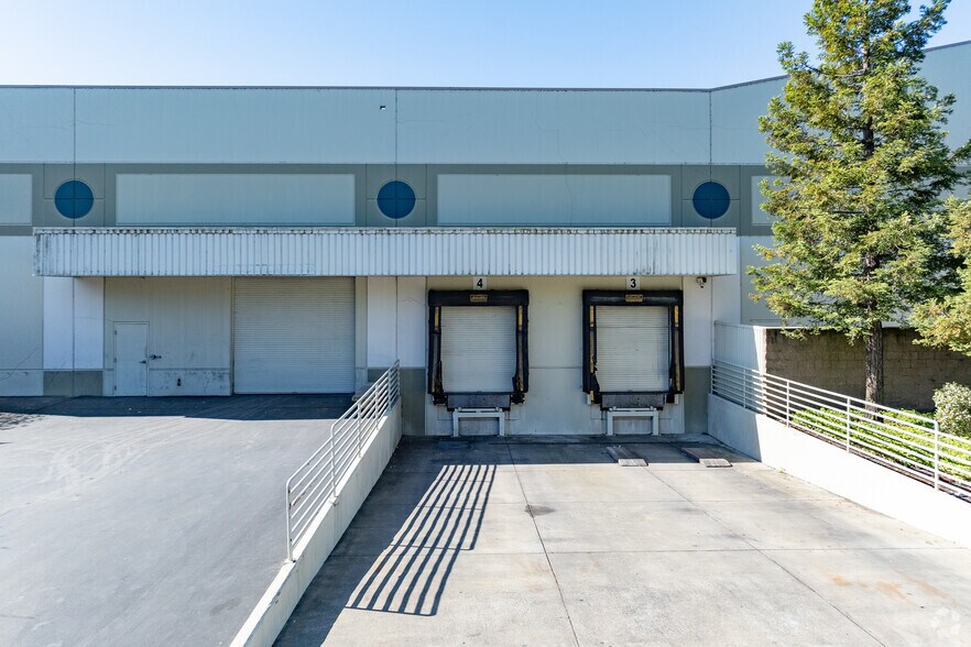 More Photos Of 1450 Technology Ln, Petaluma Warehouse For Lease