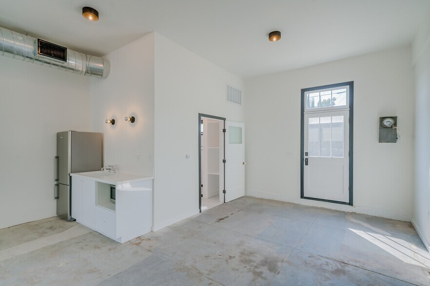 More Photos Of 6012 York Blvd, Los Angeles Office For Lease
