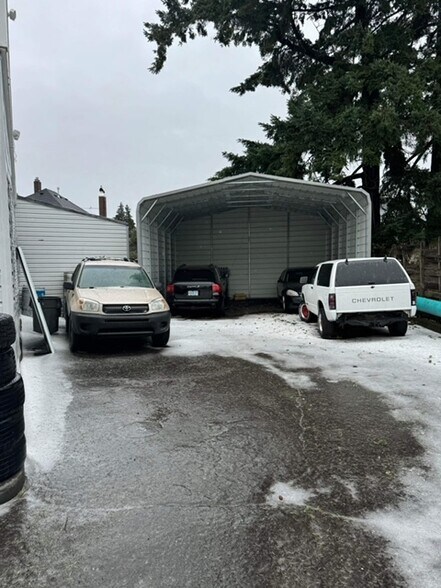 More Photos Of 6410 NE Sandy Blvd, Portland Auto Dealership For Sale