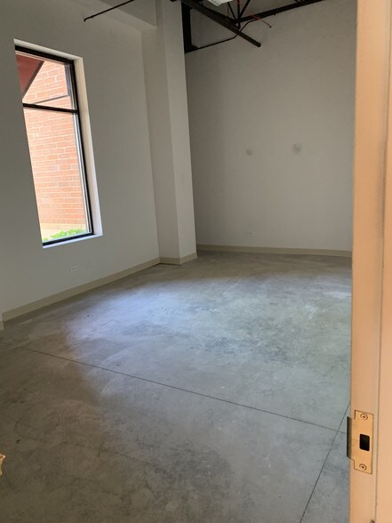 More Photos Of 2390 Esplanade Dr, Algonquin Office For Lease