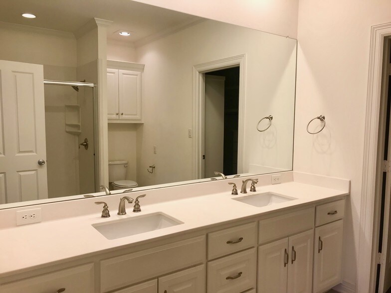 More Photos Of 2980 Elkton Trl, Tyler Apartments For Sale