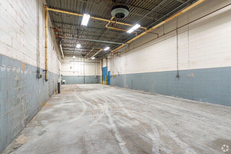 More Photos Of 2646 Metro Blvd, Maryland Heights Distribution For Sale