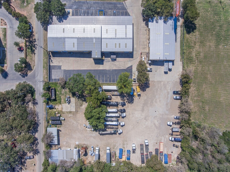 More Photos Of 3933 California Pky E, Fort Worth Unknown For Lease