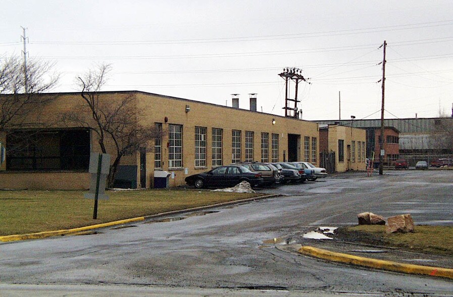 More Photos Of 2000 S 25th Ave, Broadview Manufacturing For Lease
