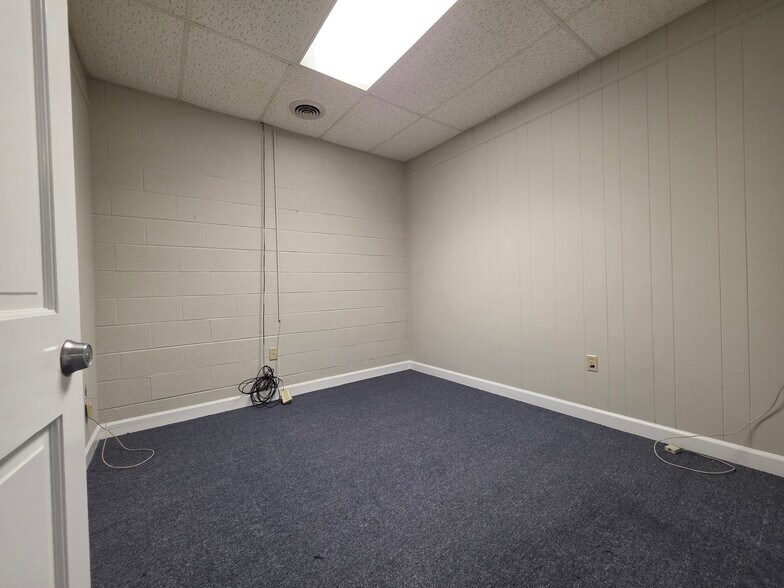 More Photos Of 404 St Andrews Dr, Greenville Office For Lease