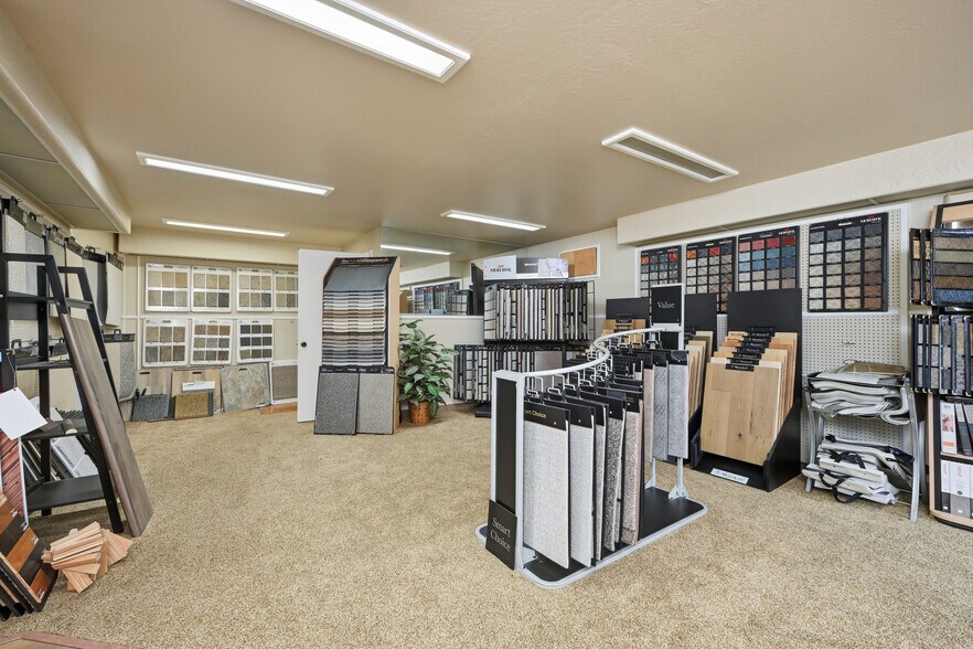 More Photos Of 3511 Redwood St, Clearlake Freestanding For Sale