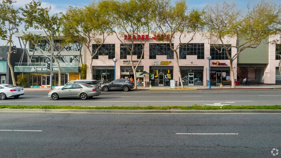 More Photos Of 8601-8621 Santa Monica Blvd, West Hollywood Restaurant For Lease
