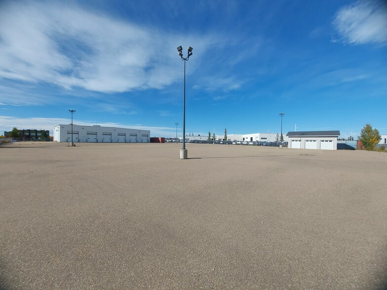 More Photos Of 342 Laura Ave, Red Deer County Auto Repair For Sale