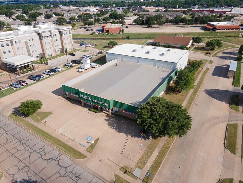 More Photos Of 2515 E Montgomery Pl, Wichita Falls Freestanding For Sale