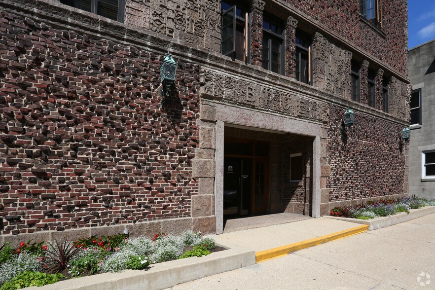 More Photos Of 7 S Stolp Ave, Aurora Apartments For Lease