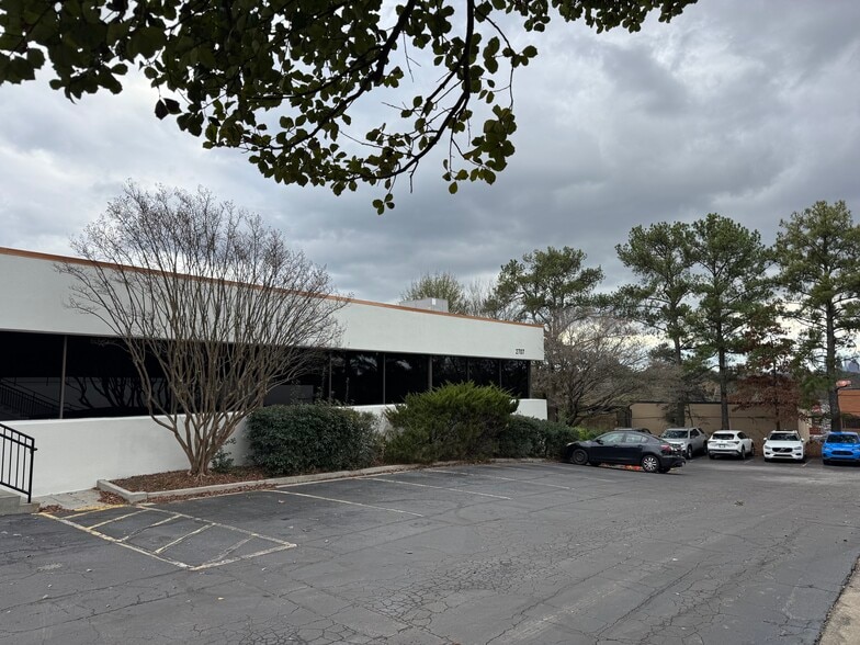 More Photos Of 2707 Buford Hwy, Atlanta Office For Lease