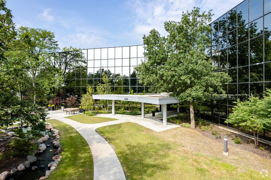 More Photos Of 2333 Waukegan Rd, Bannockburn Unknown For Lease